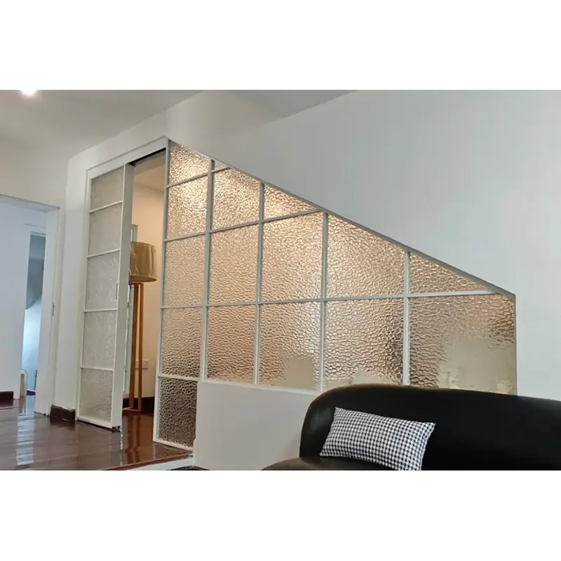 अनियमित आकारको गिलास