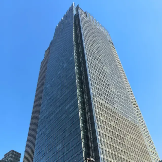 पोइन्ट-समर्थित ग्लास पर्दा पर्खालहरू